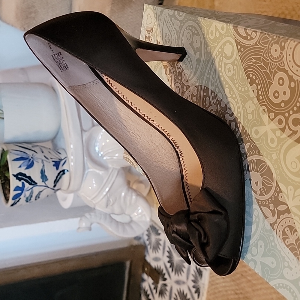 BP Fabulous Peep-Toe Pumps in Chocolate Satin sz8 - Picture 3 of 8